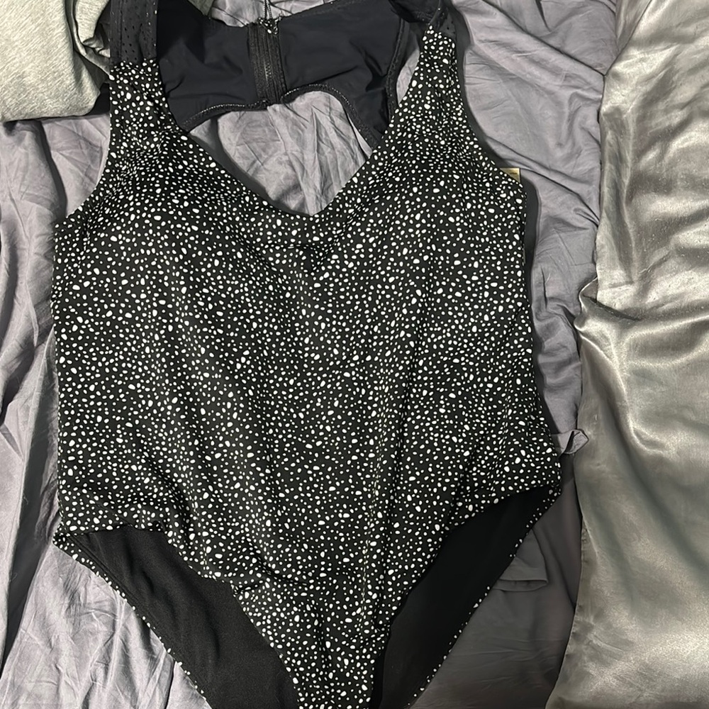 Nike Black and White One Piece Swimsuit V-Neck